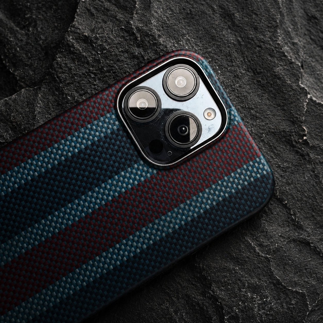 Premium iPhone Case Carbon Fiber Aramid Ultra-Thin Protective Cover Shockproof Anti-Fingerprint Full Back Lightweight MagSafe Compatible Design