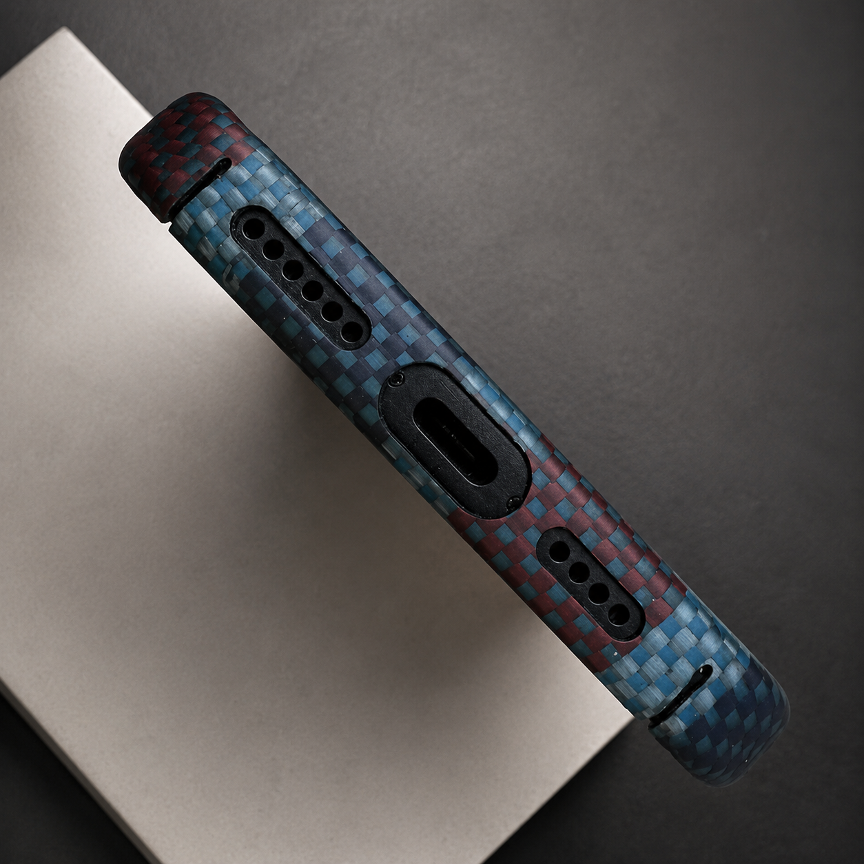 Premium iPhone Case Carbon Fiber Aramid Ultra-Thin Protective Cover Shockproof Anti-Fingerprint Full Back Lightweight MagSafe Compatible Design